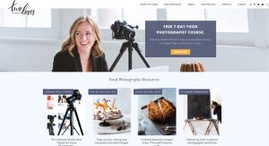 What online tools can I use to make blog graphics?